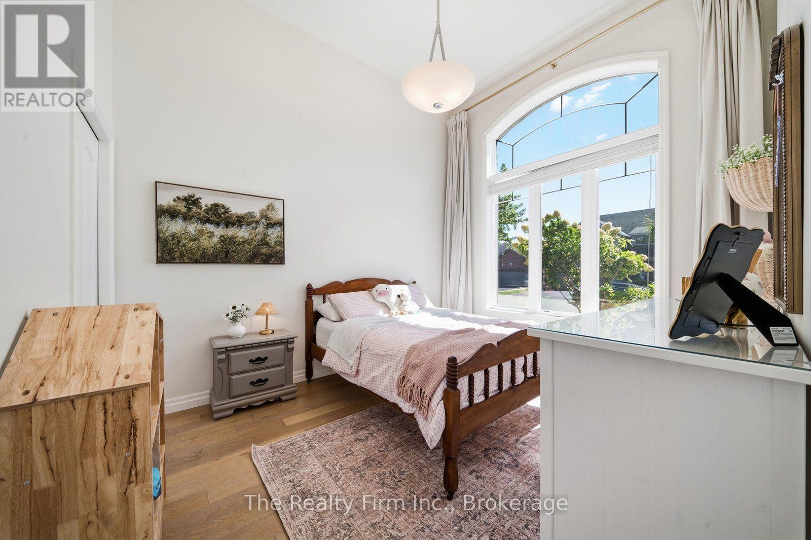 247 DIEPPE DRIVE - 8