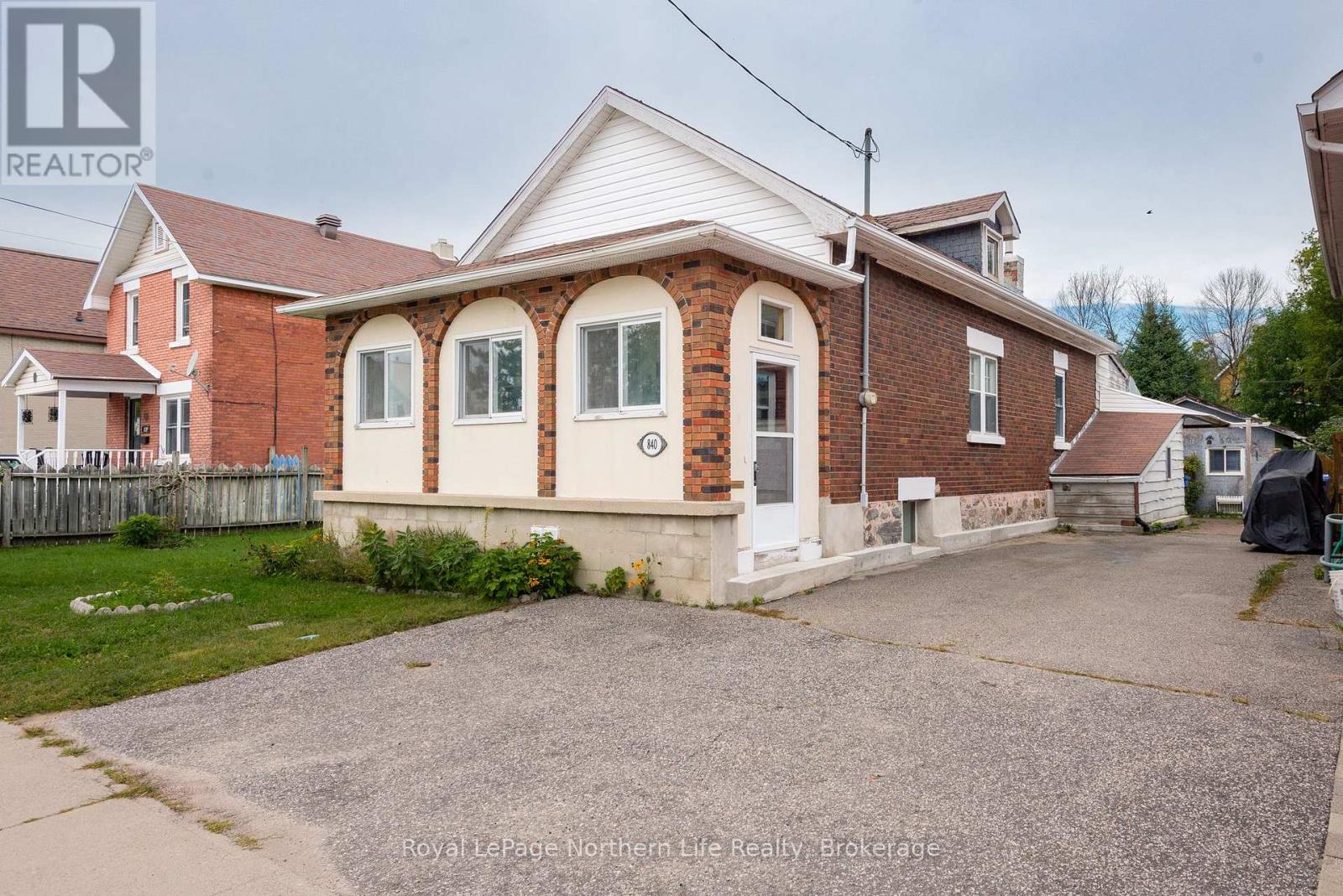 840 FRONT STREET, North Bay (Central)