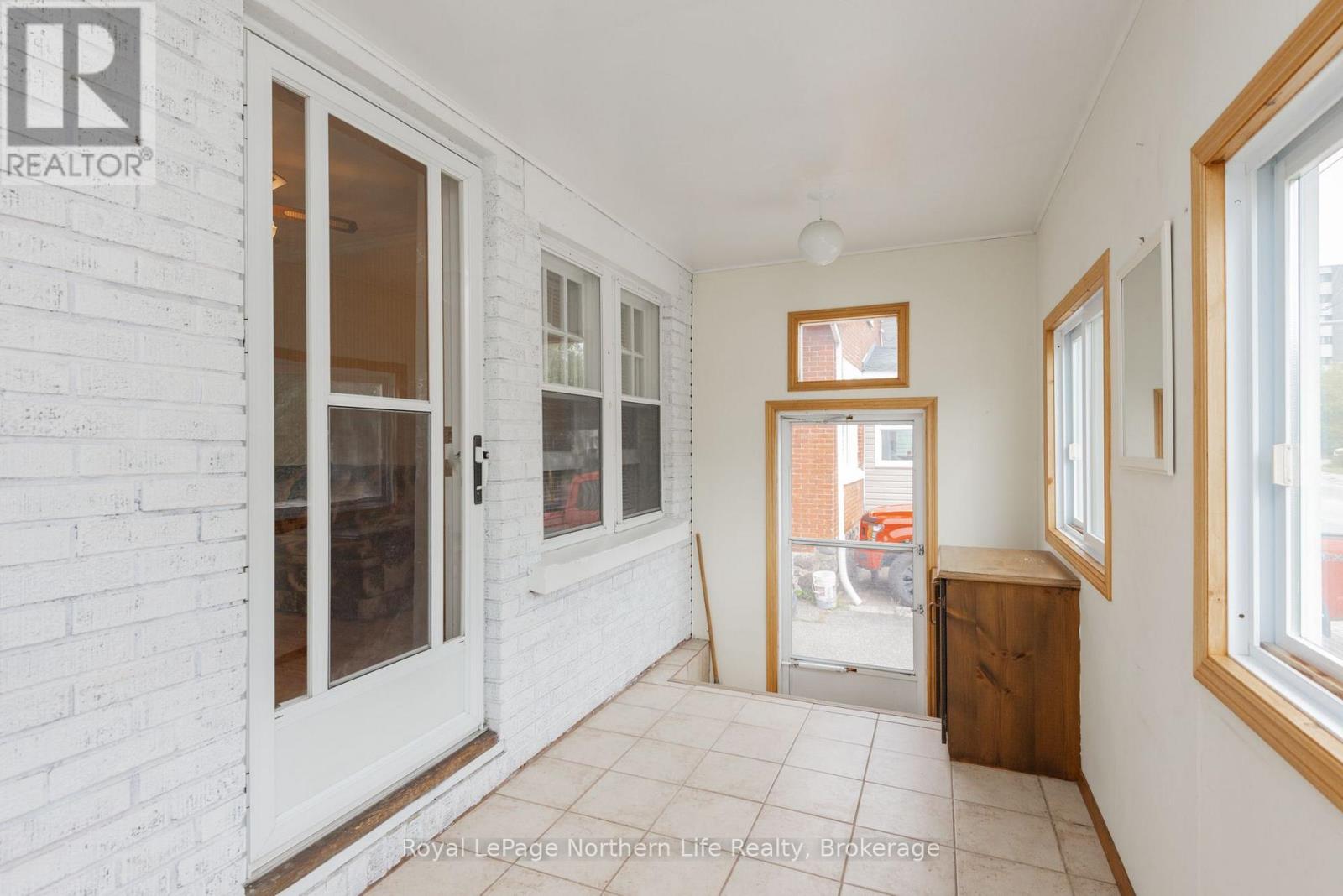 840 FRONT STREET, North Bay (Central) — photo 4