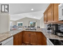 Kitchen - 989 Swansea View Road Unit# 10, Windermere, BC V0A1K3 Photo 8