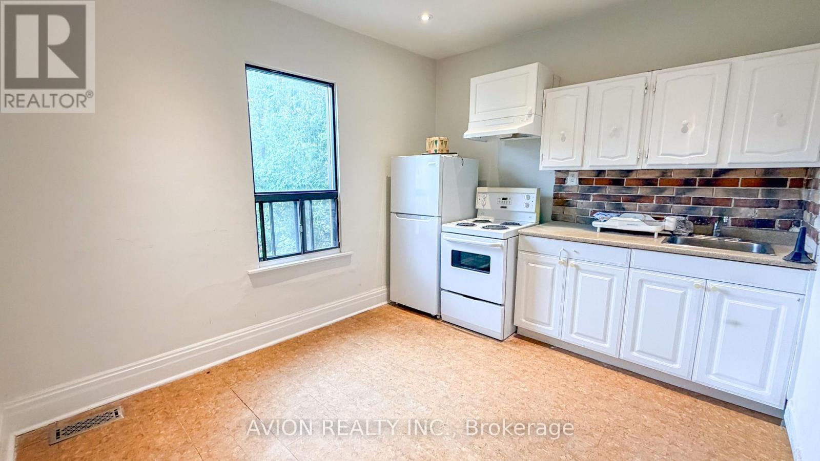 UPPER - 773 PAPE AVENUE, Toronto (Danforth) — photo 5