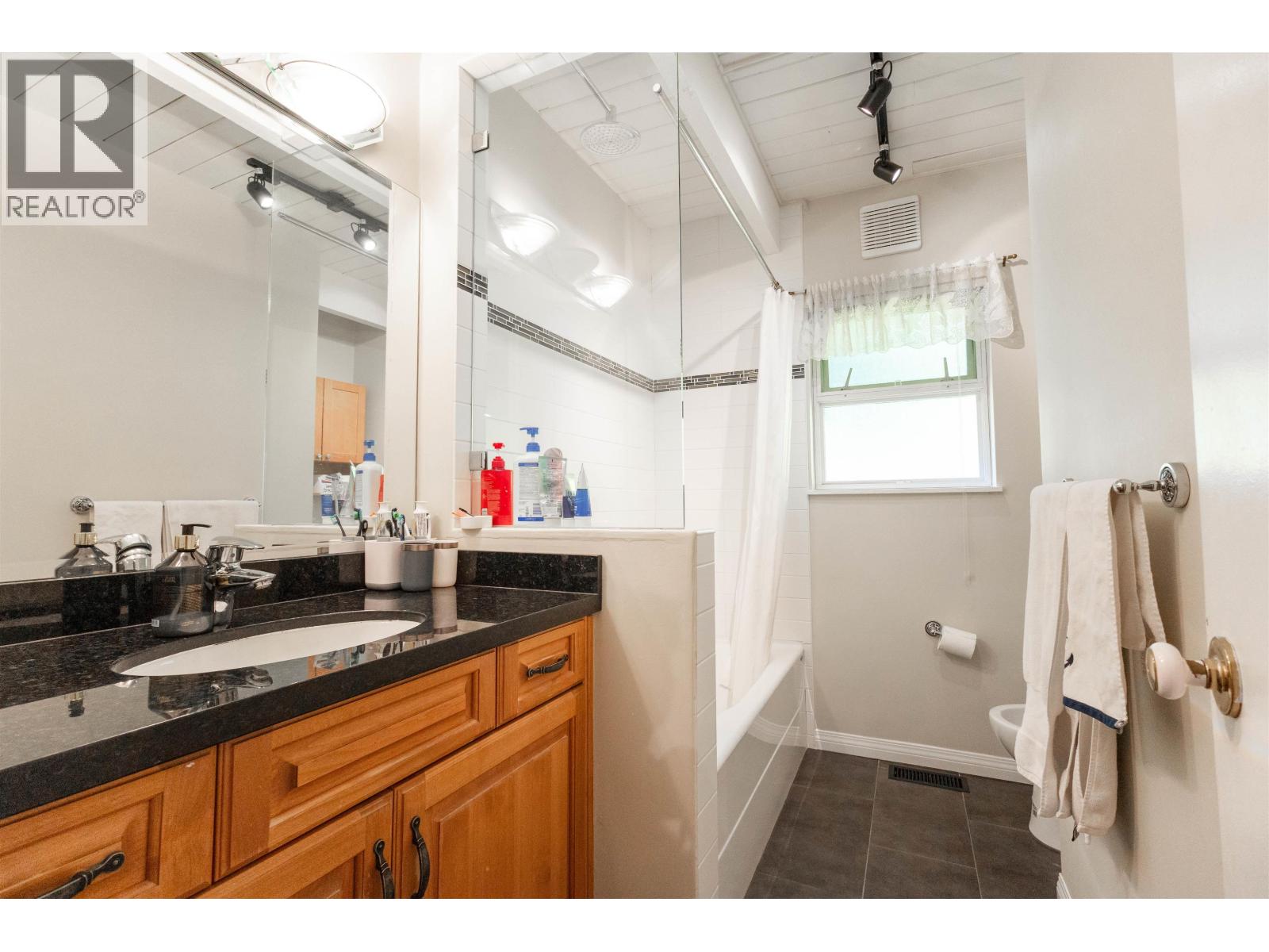 3063 ROYAL AVENUE, North Vancouver