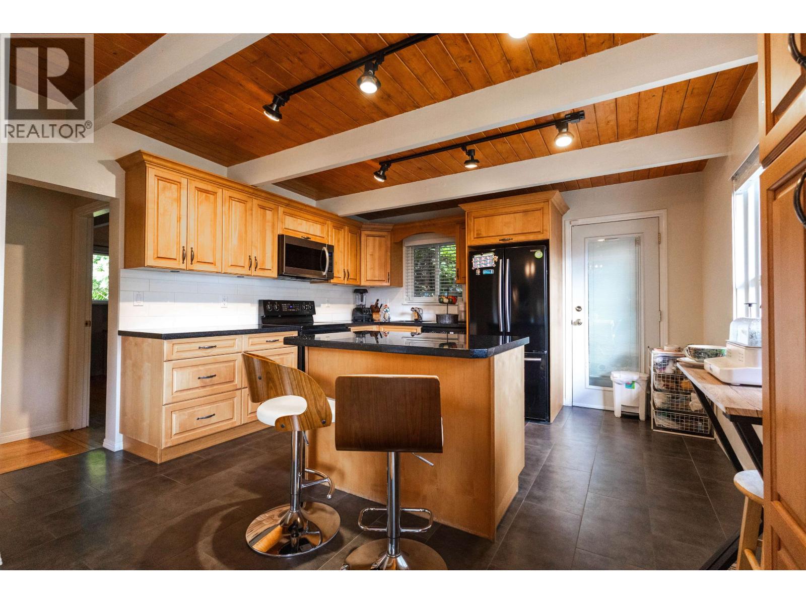 3063 ROYAL AVENUE, North Vancouver