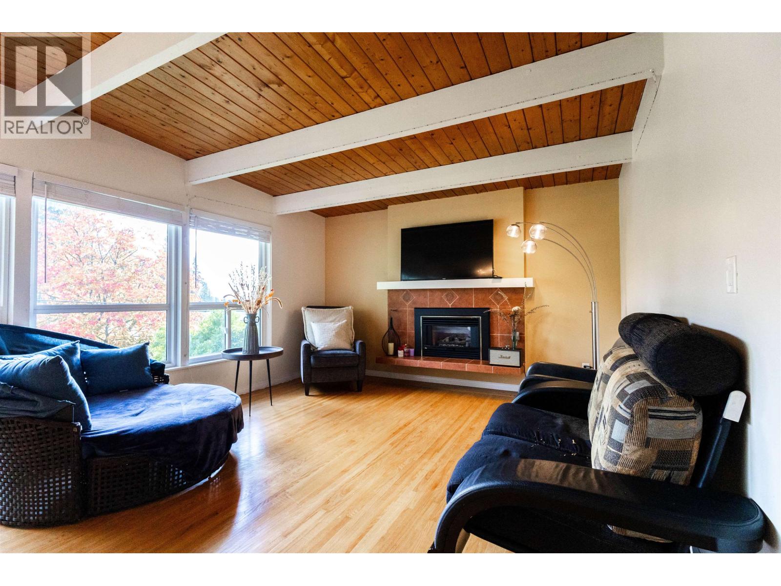 3063 ROYAL AVENUE, North Vancouver