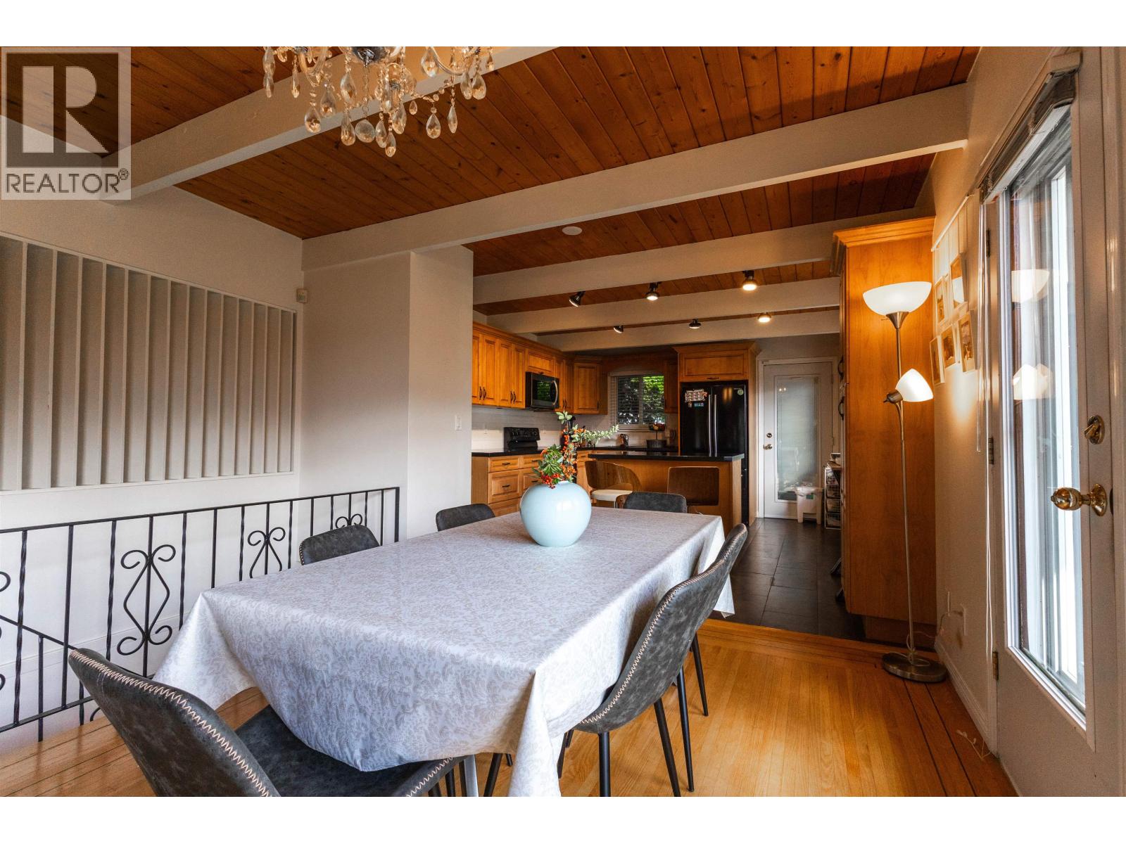3063 ROYAL AVENUE, North Vancouver