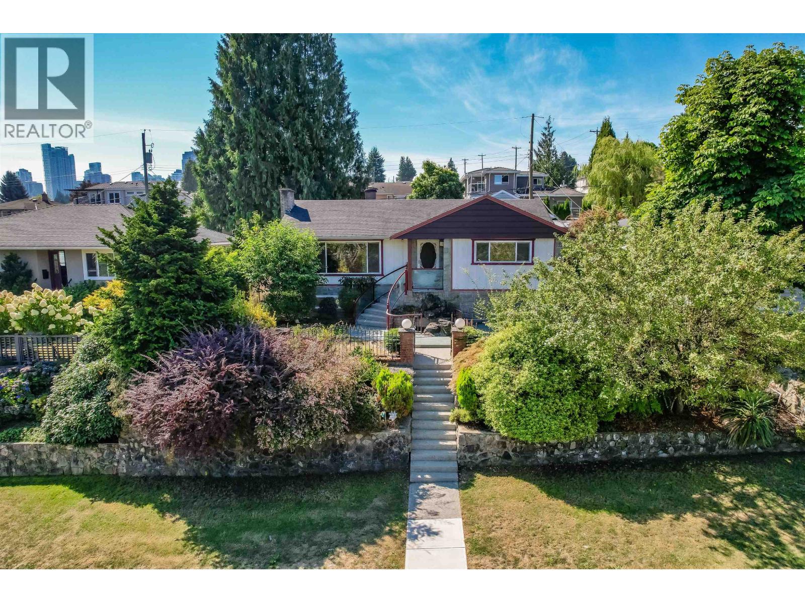 4116 GILPIN CRESCENT, Burnaby — photo 2