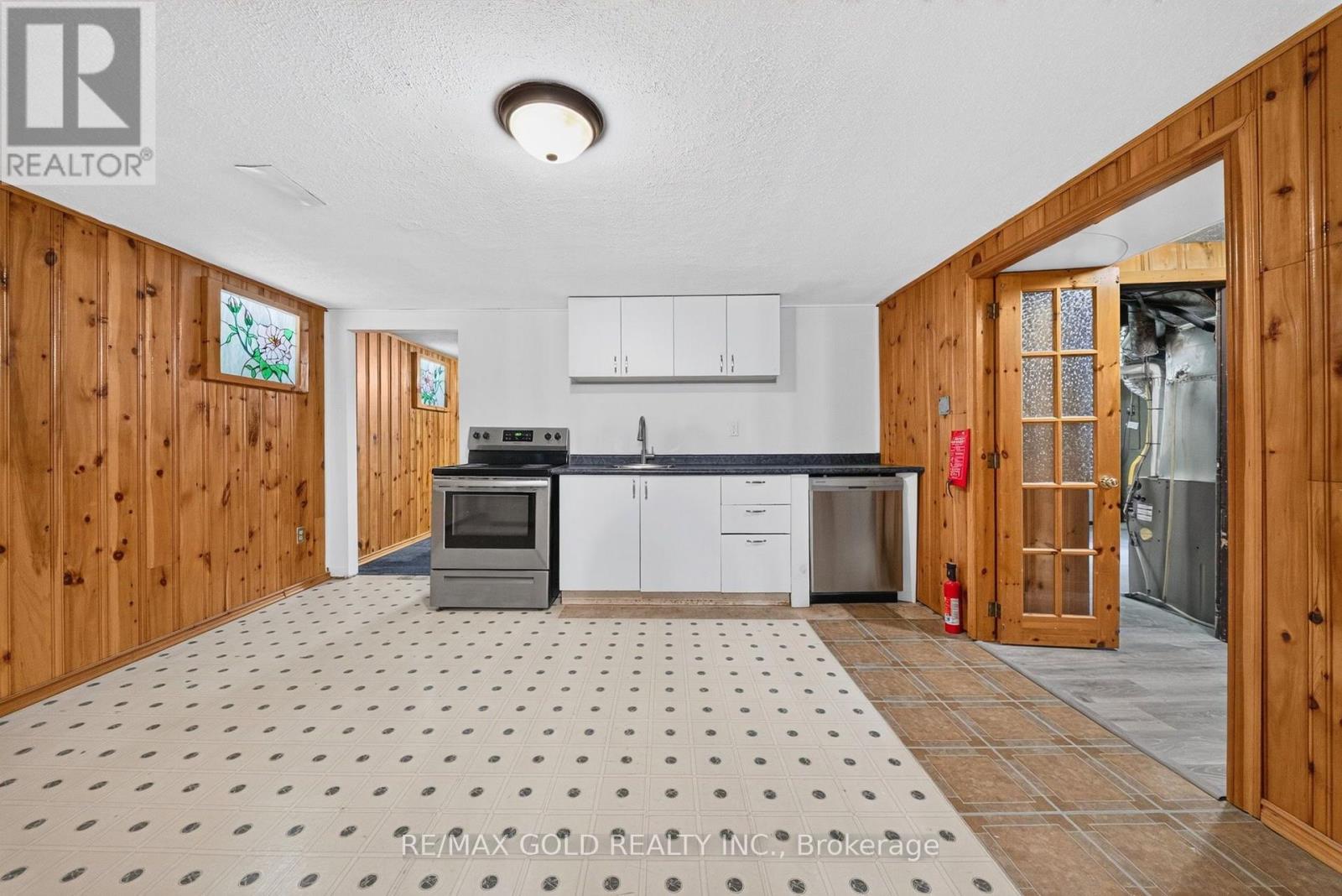 182 MCMURCHY AVENUE S - 36