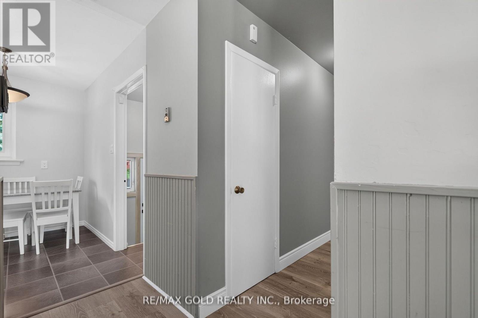 182 MCMURCHY AVENUE S - 17