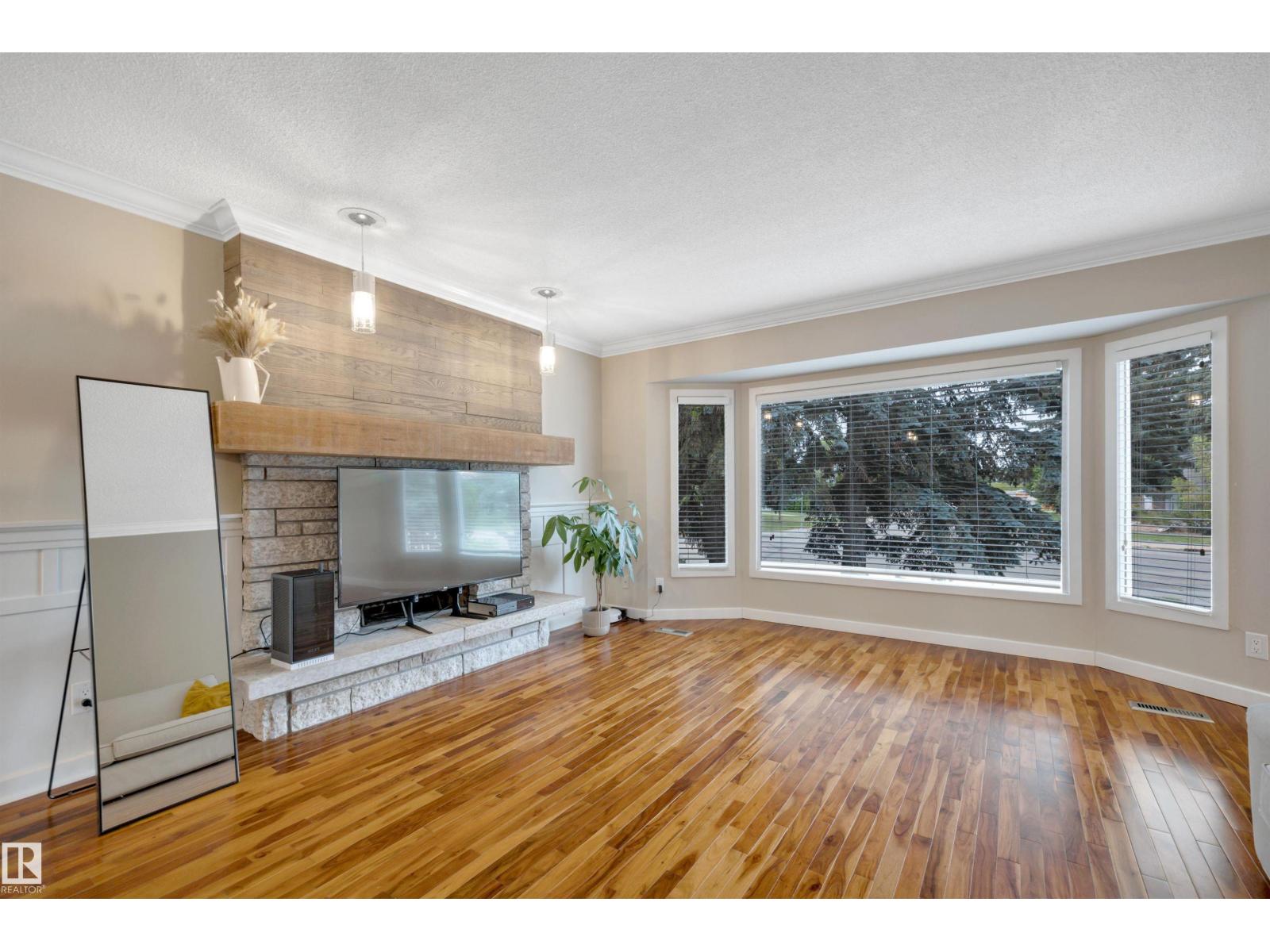 5003 143 ST NW - 10