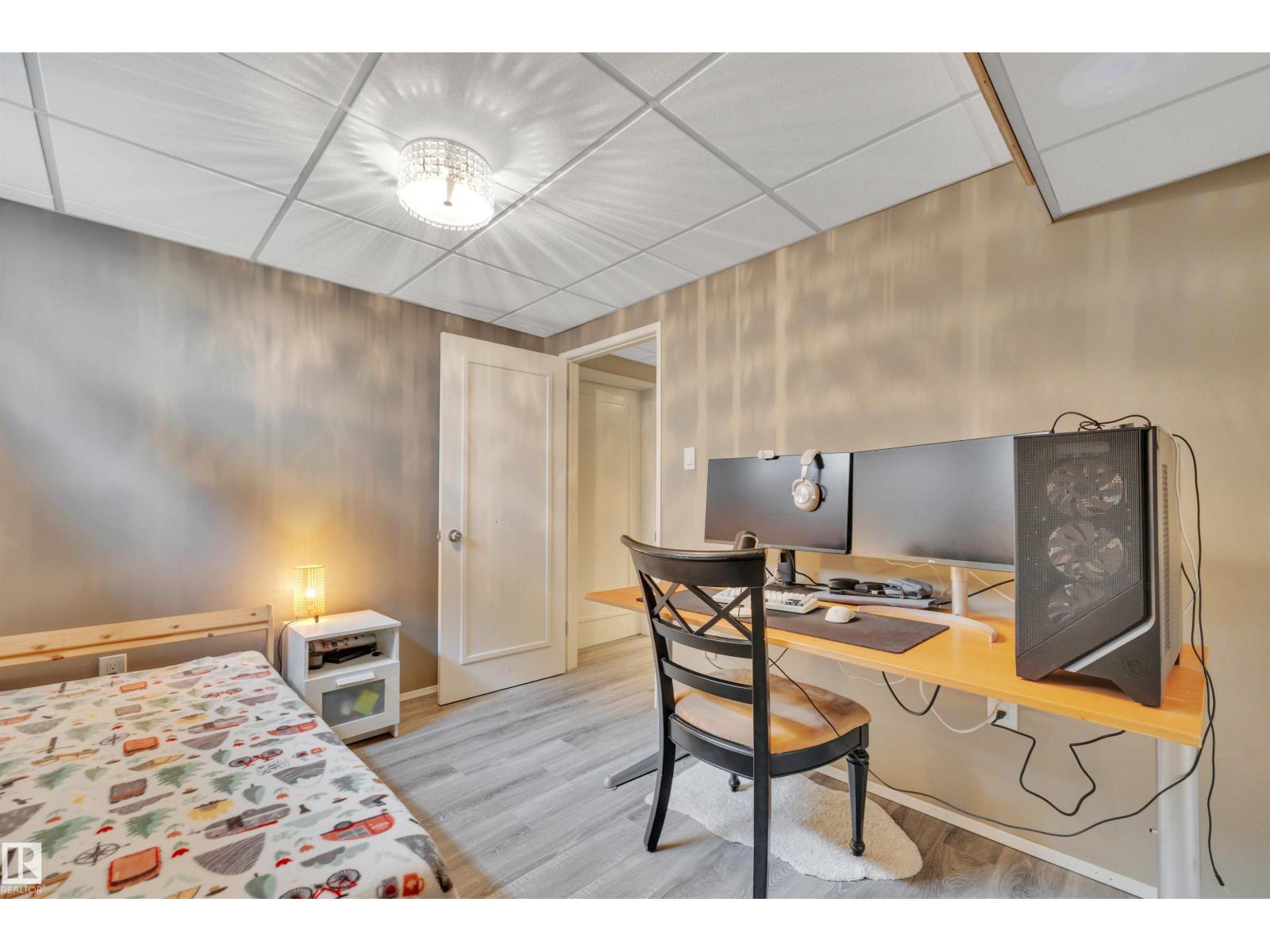 5003 143 ST NW - 45