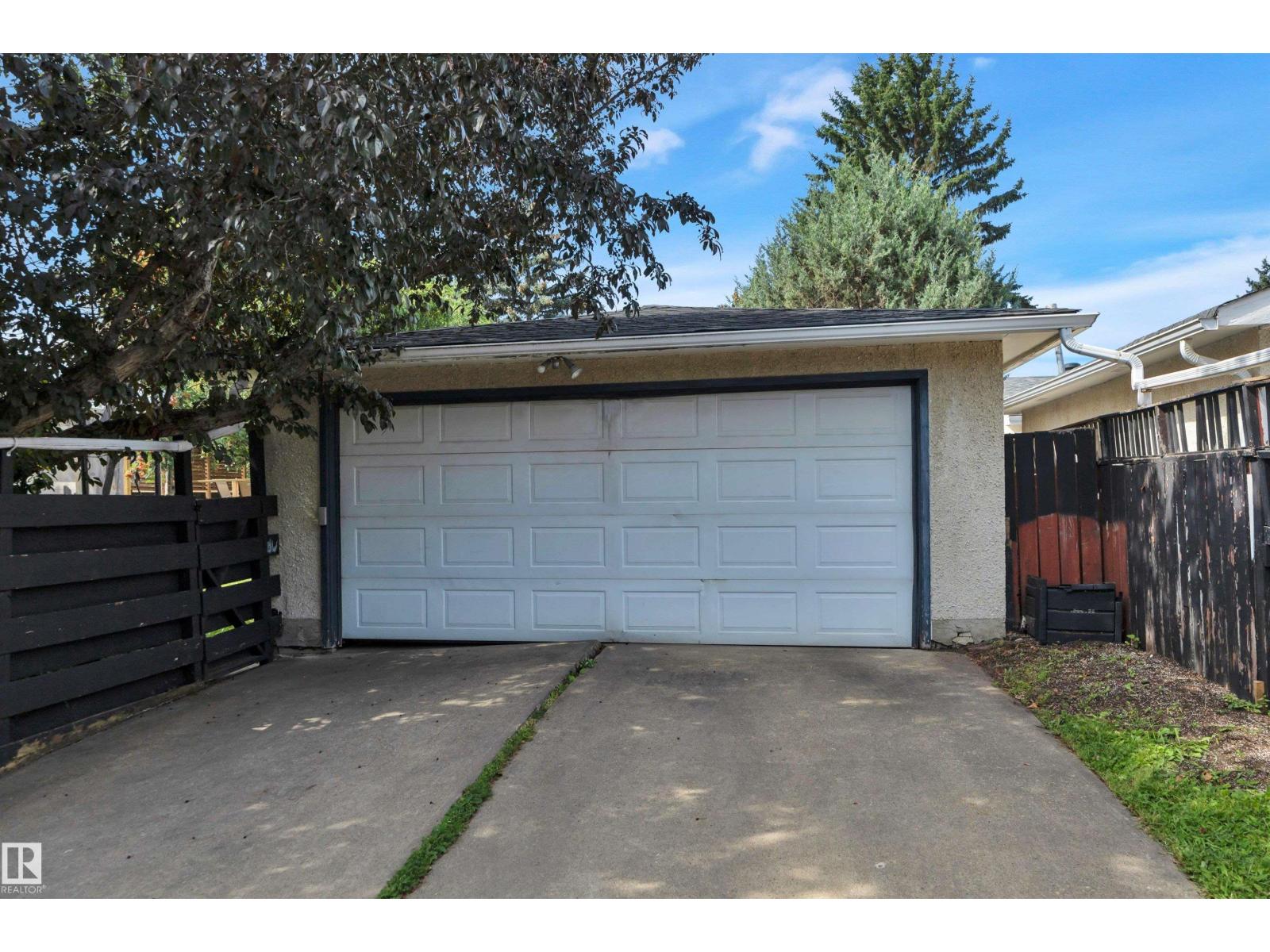 5003 143 ST NW - 61