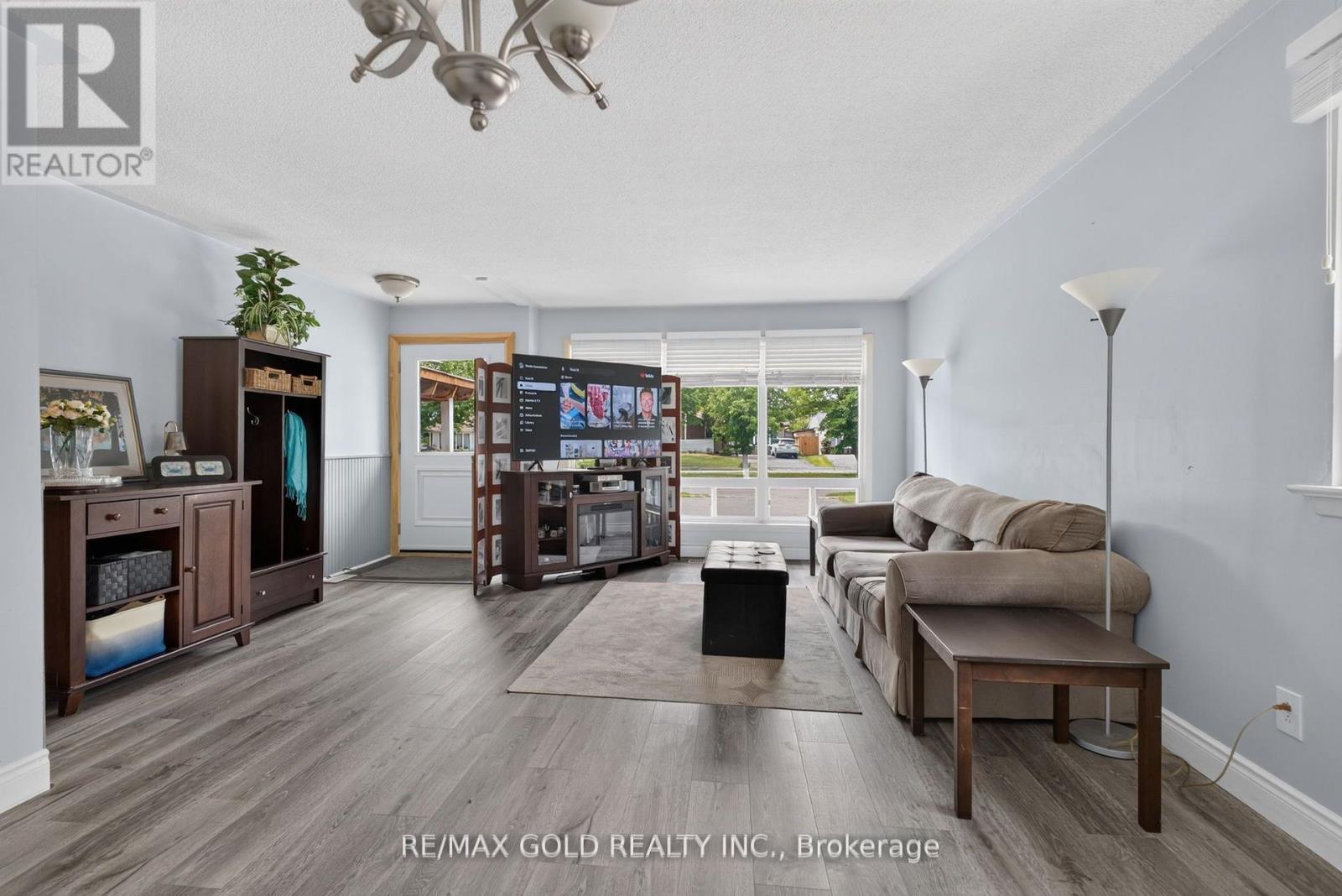 182 MCMURCHY AVENUE S - 10
