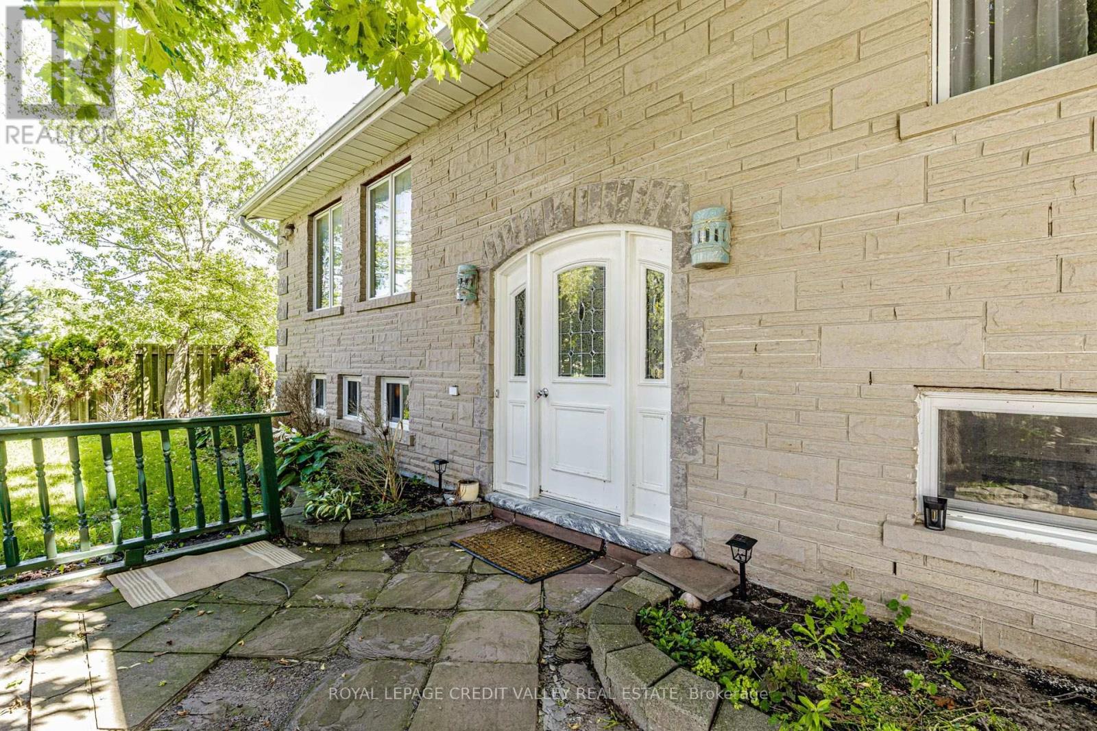 5945 KING STREET - 11