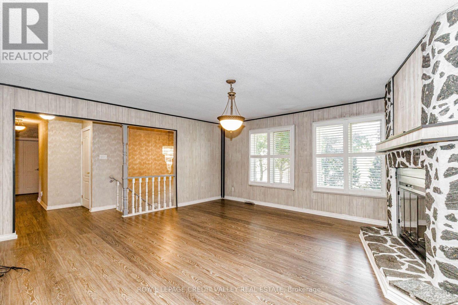 5945 KING STREET - 17