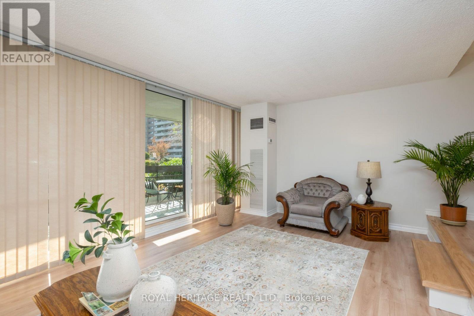 #104 260 SCARLETT ROAD - 17