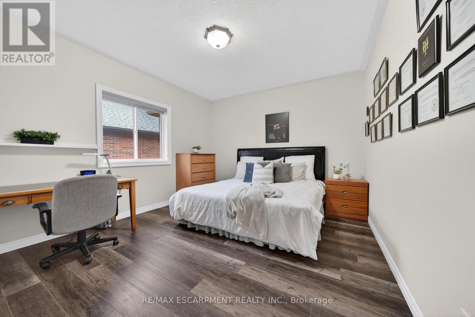 31 SYCAMORE DRIVE - Image 24