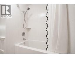 4379 Shelbourne St, Saanich, BC V8N3G4 Photo 20