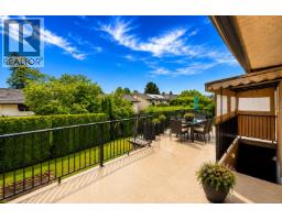 Kitchen - 4379 Shelbourne St, Saanich, BC V8N3G4 Photo 13
