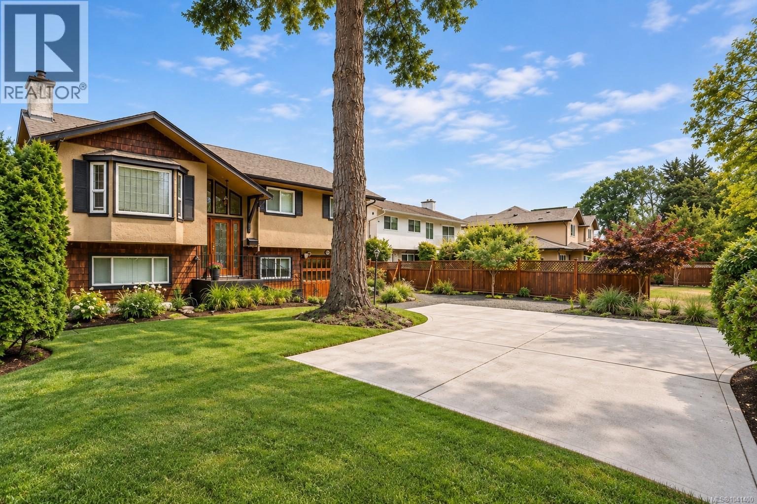 4379 Shelbourne Street, Saanich