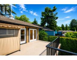 Entrance - 4379 Shelbourne St, Saanich, BC V8N3G4 Photo 14