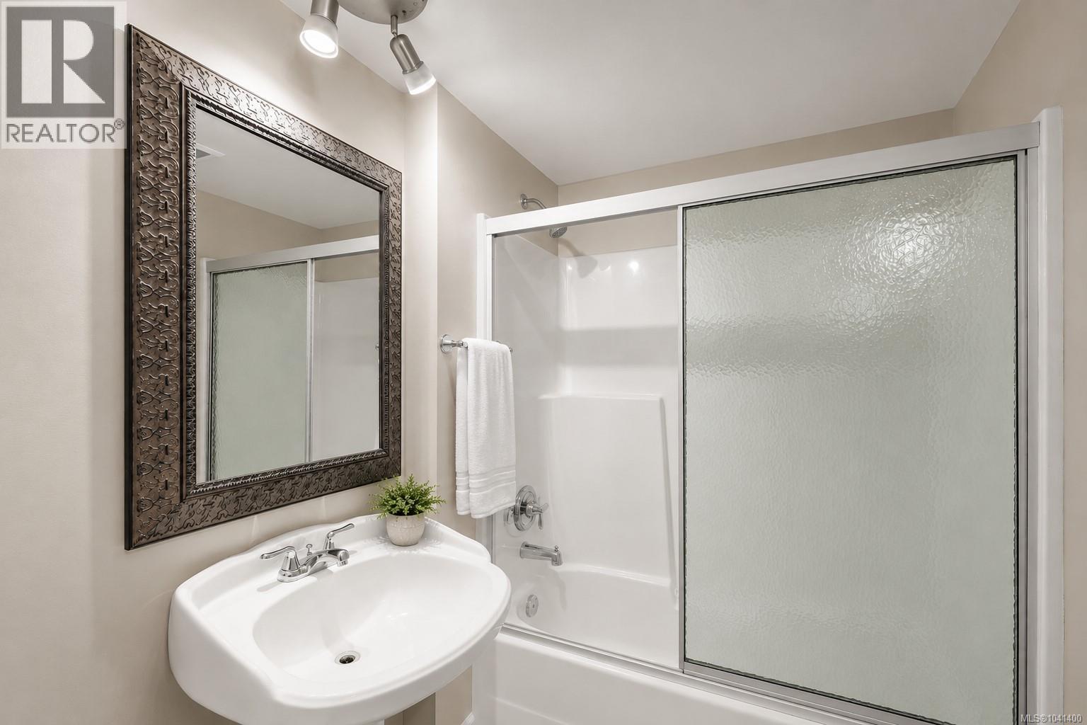  4379 Shelbourne Street, Saanich
