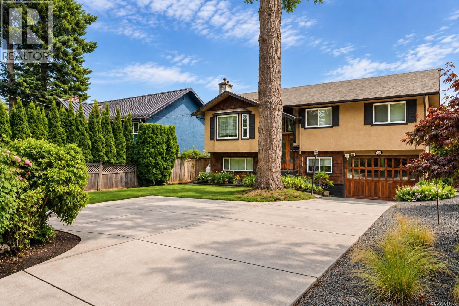  4379 Shelbourne Street, Saanich