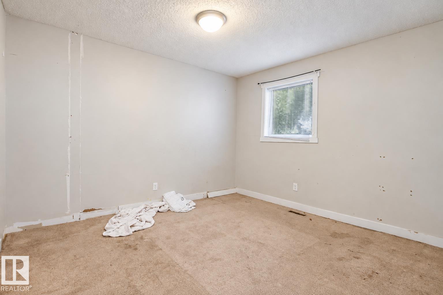 11524 81 ST NW - 10