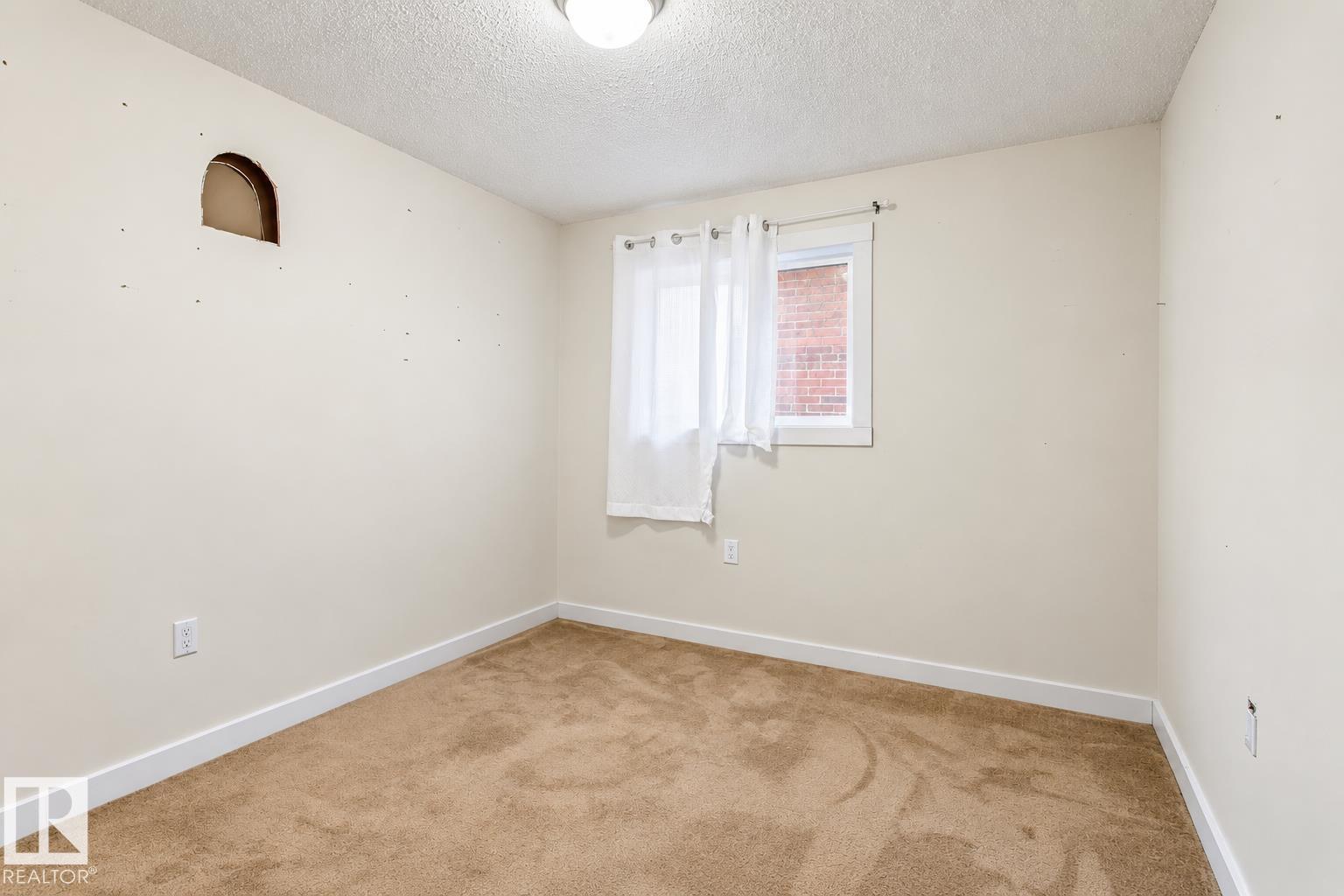 11524 81 ST NW - 8