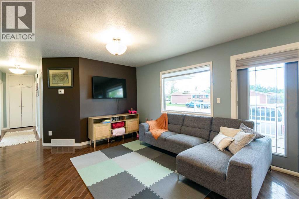 Listing photo – 5707 46 Avenue, Stettler