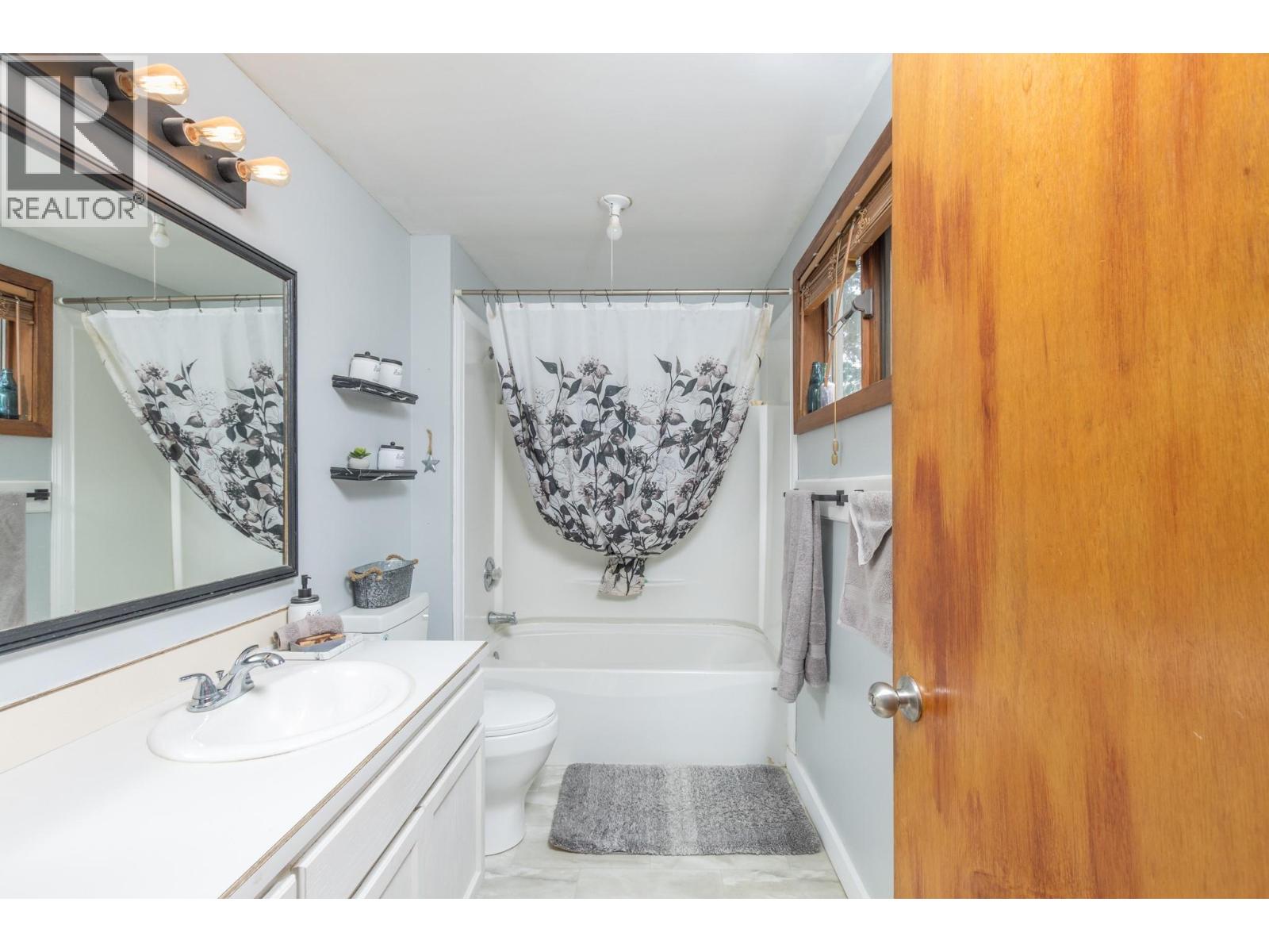  3591 65 Avenue Northwest, Salmon Arm