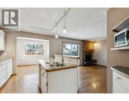 5pc Bathroom - 328 Norseman Road Nw, Calgary, AB T2K5M5 Photo 15