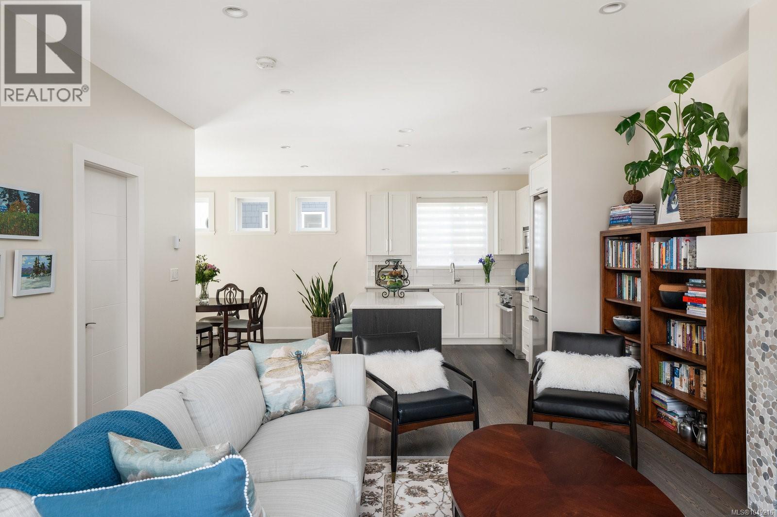 2 2419 Malaview Ave, Sidney