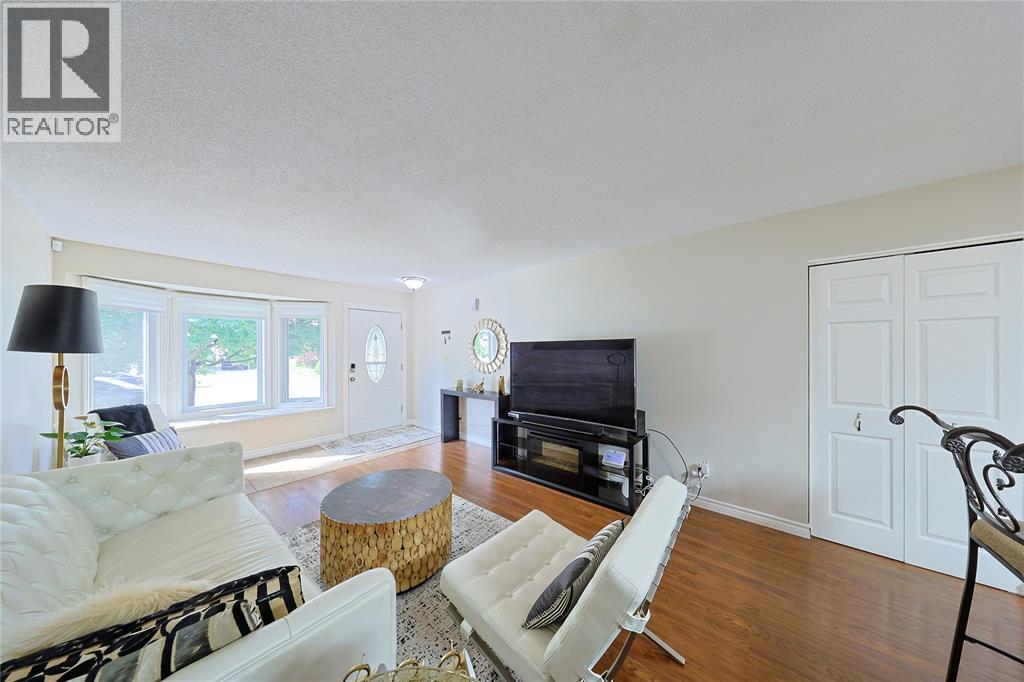 1234 Thistledown AVENUE, Sarnia — photo 4