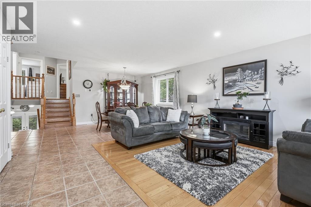 125 LANGLAW Drive, Cambridge — photo 6