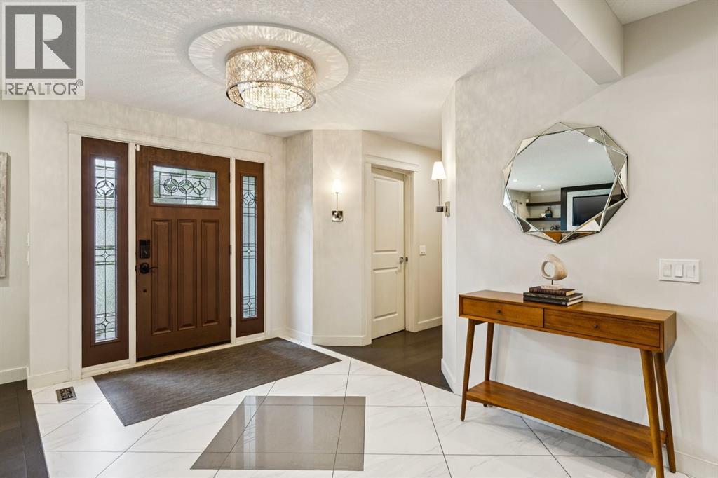 16 Varsdale Place NW, Calgary — photo 3