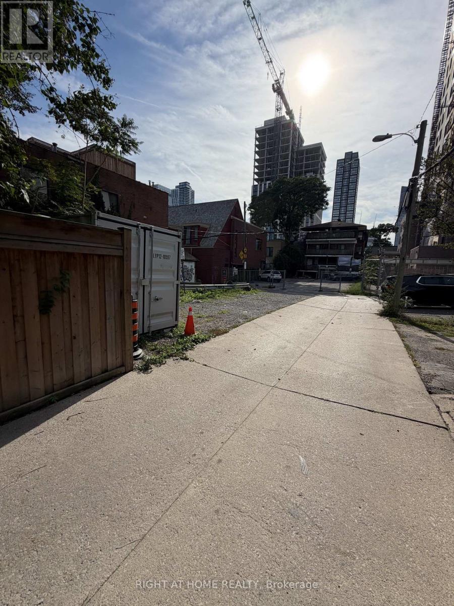 272 SEATON STREET, Toronto (Moss Park) — photo 8
