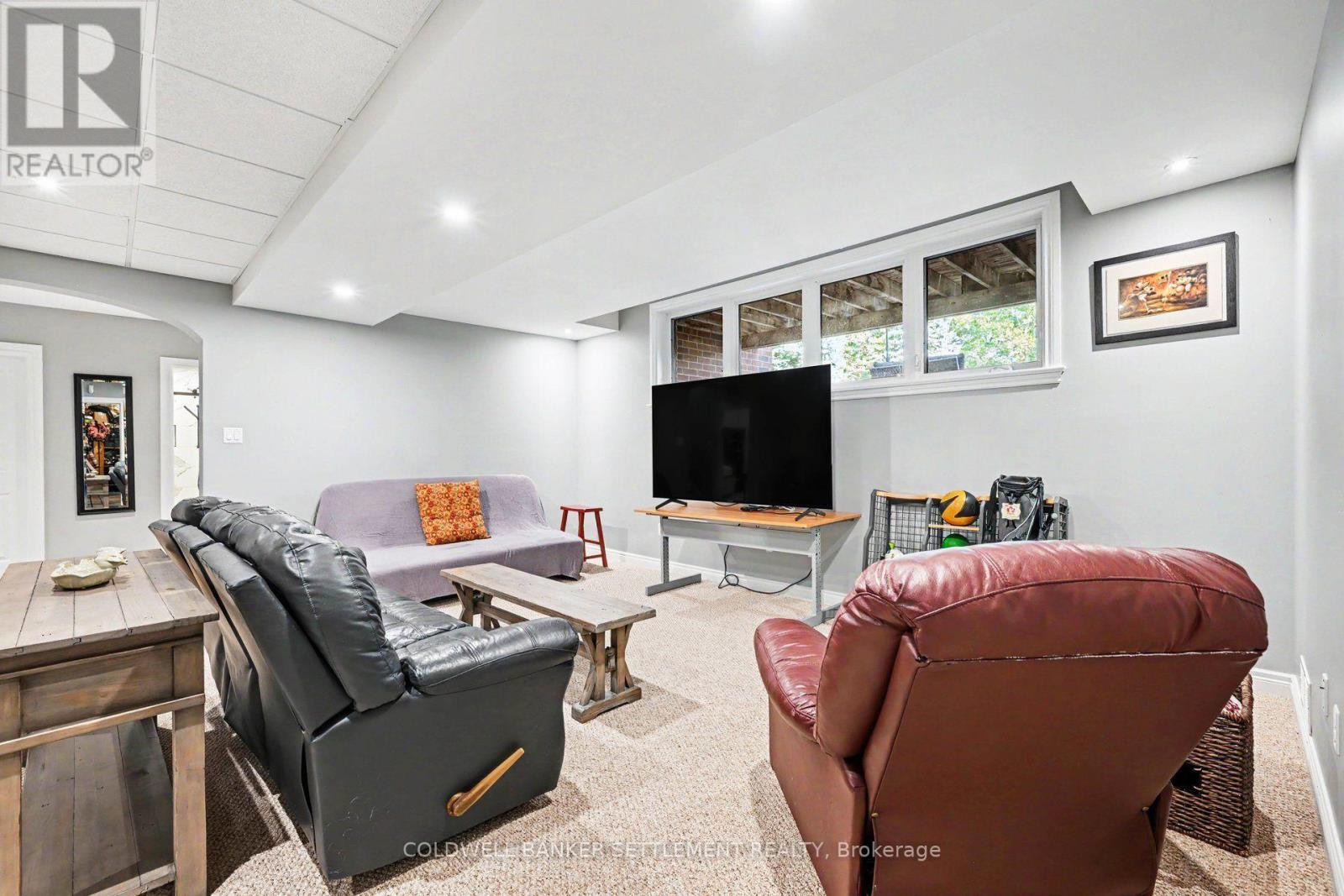 8 TAGGART CRESCENT, Ottawa. Luxury613. By Peter Sagos - Image 36