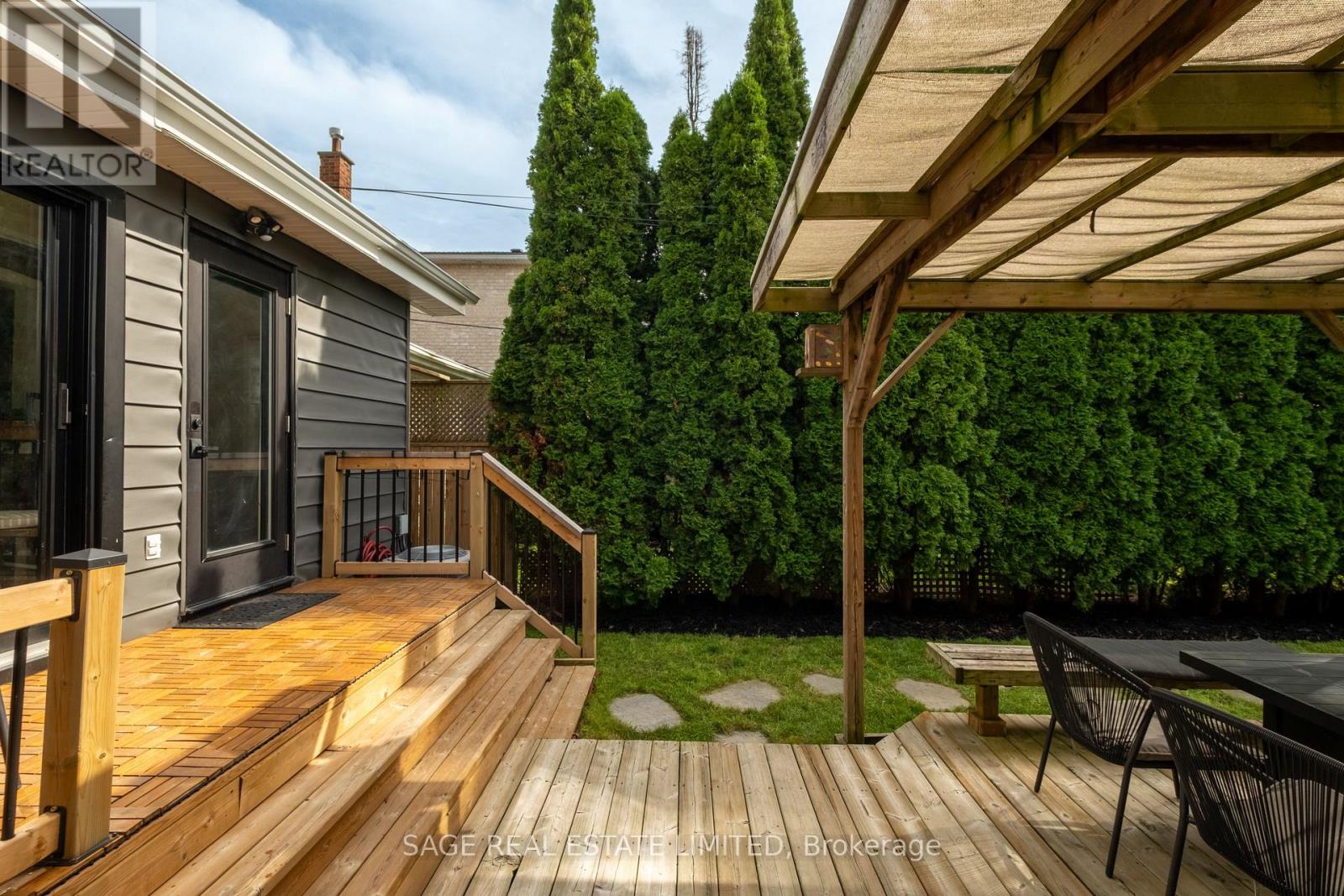 74 BARRINGTON AVENUE - Image 31