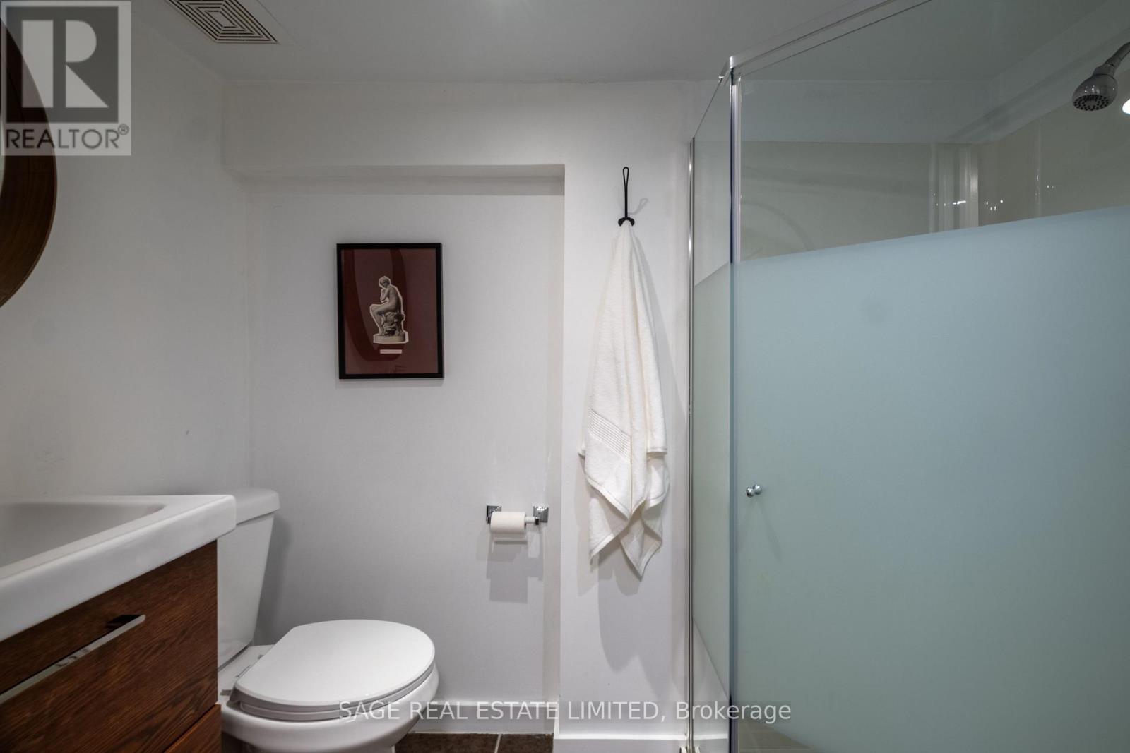74 BARRINGTON AVENUE - Image 36