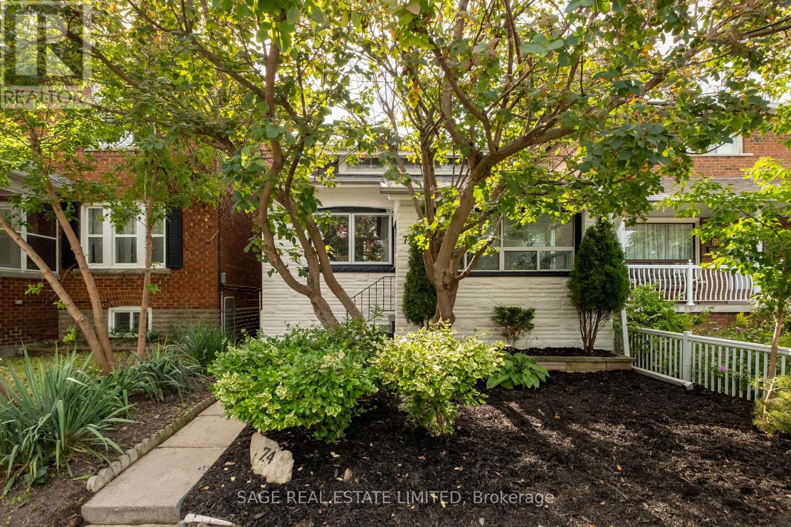 74 BARRINGTON AVENUE - Image 44