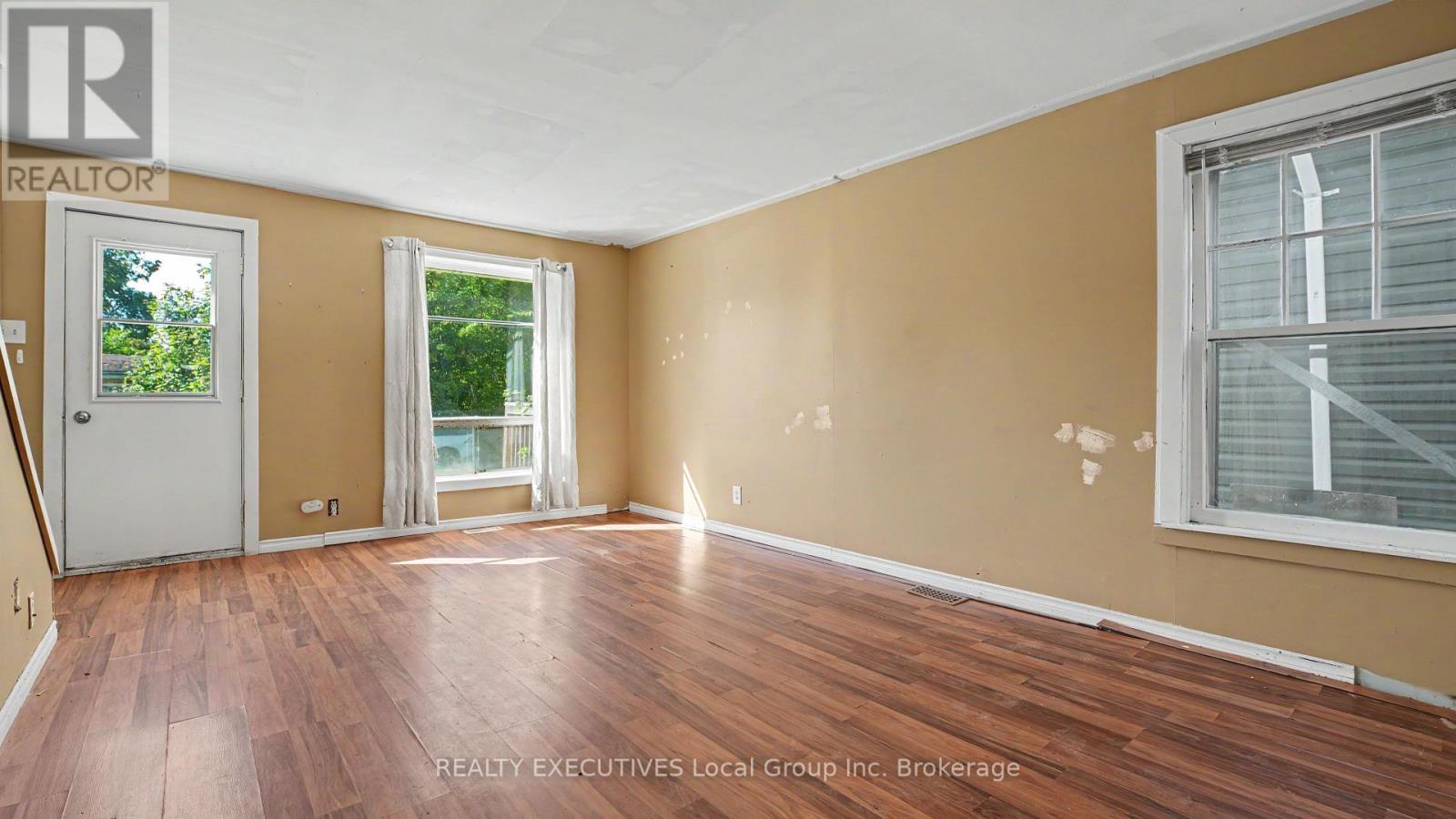 728 REYNOLDS STREET - 11