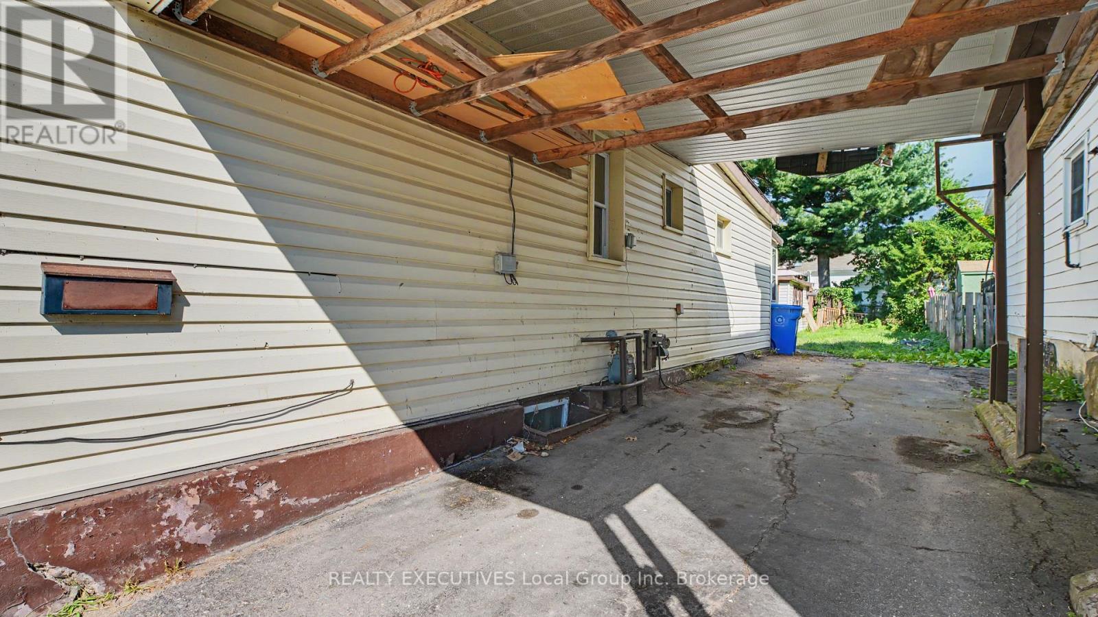 728 REYNOLDS STREET - Image 28
