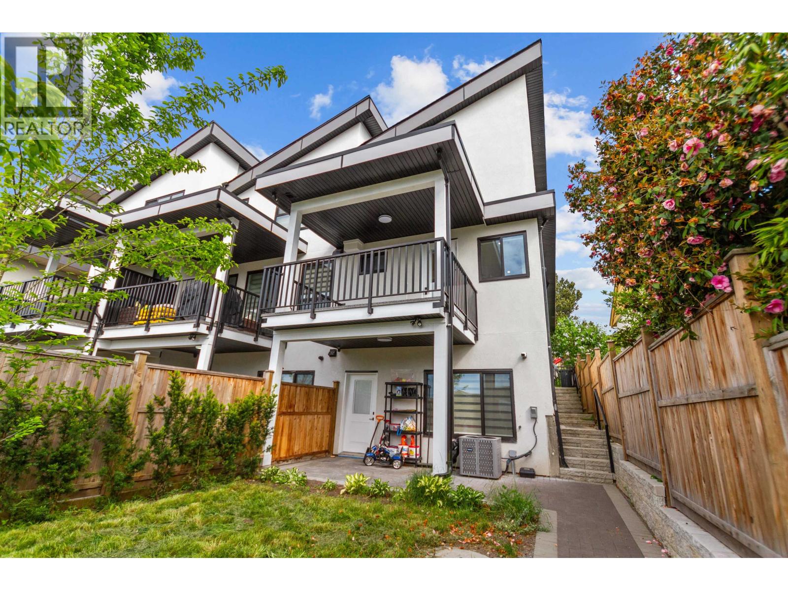 101 954 EDGAR AVENUE, Coquitlam