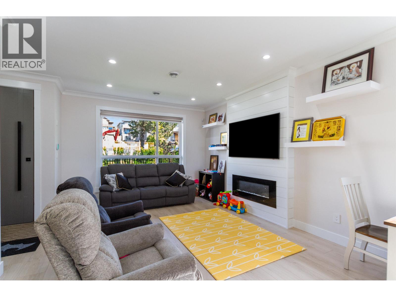 101 954 EDGAR AVENUE, Coquitlam
