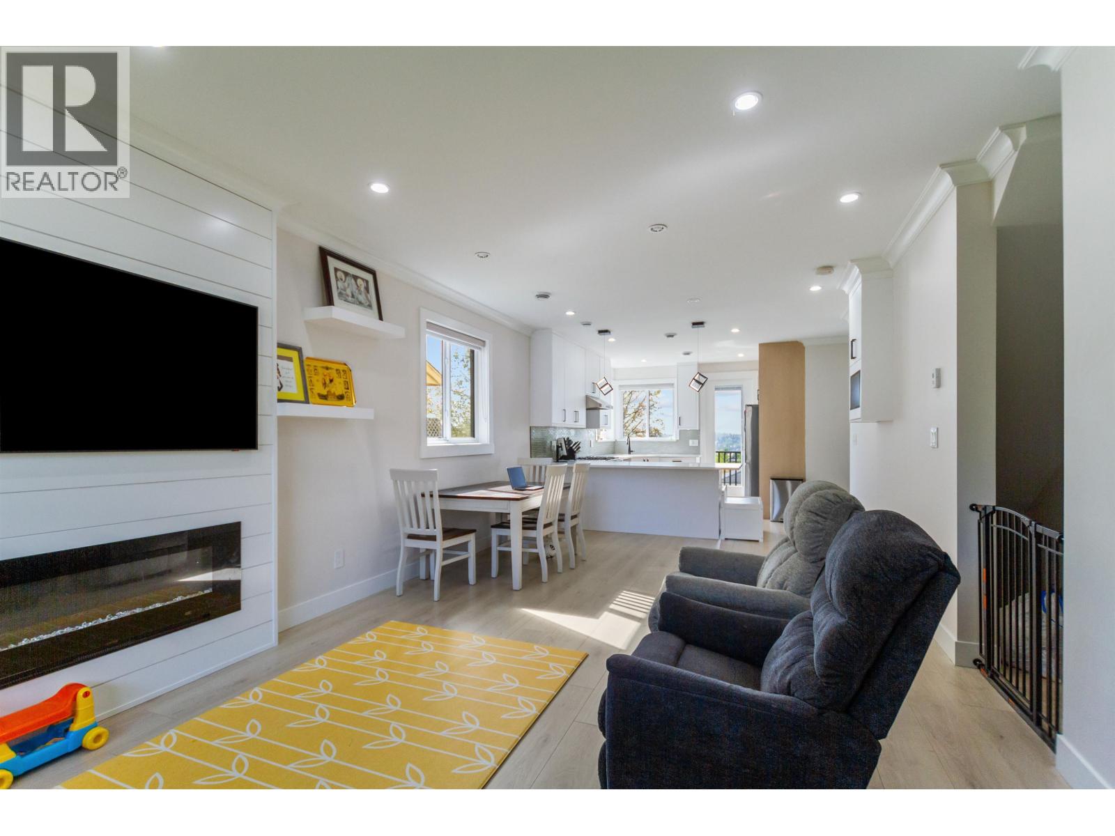 101 954 EDGAR AVENUE, Coquitlam