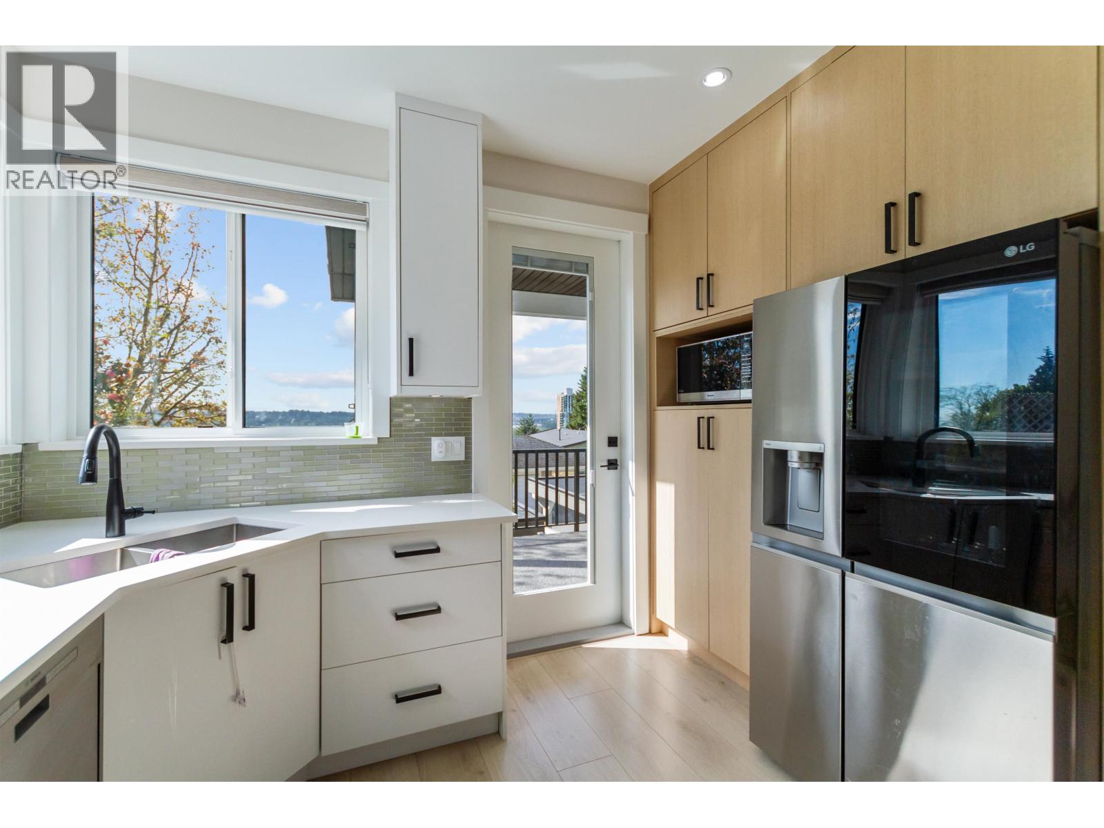 101 954 EDGAR AVENUE, Coquitlam