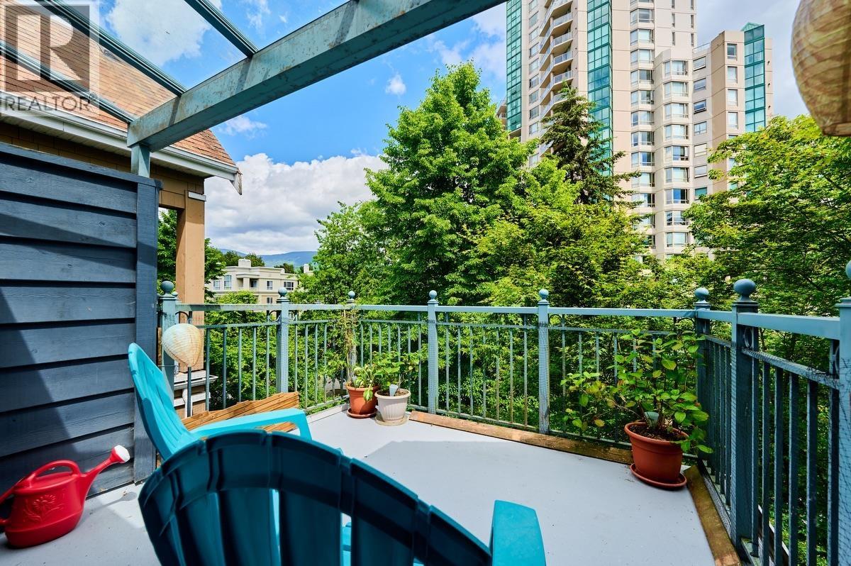 402 1190 EASTWOOD STREET, Coquitlam