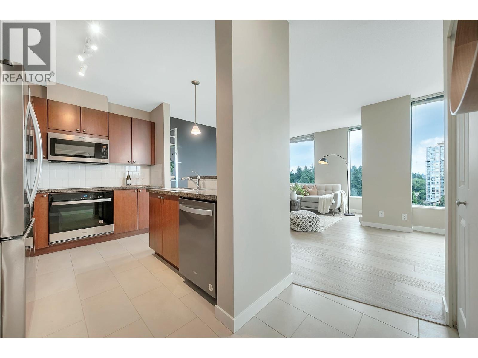 2203 15 E ROYAL AVENUE, New Westminster