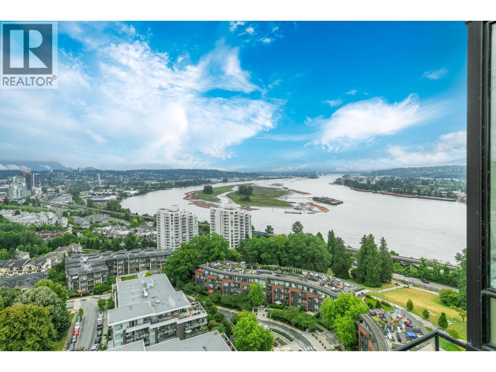 2203 15 E ROYAL AVENUE, New Westminster