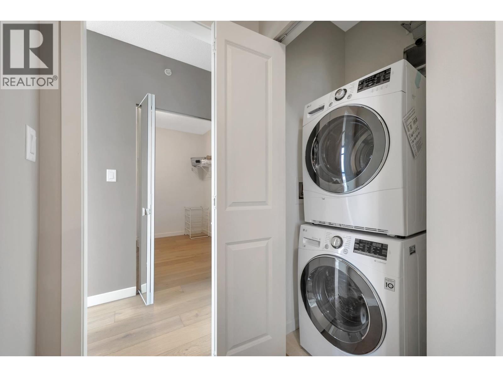 2203 15 E ROYAL AVENUE, New Westminster